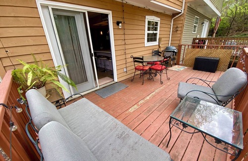 Fry's Spring Casa | Charming 3-bedroom townhome with WiFi, back deck and fire pit. Minutes from UVA