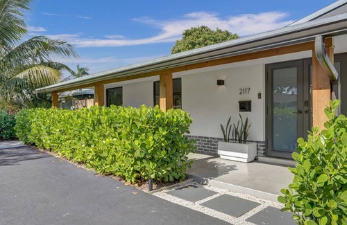 Imperial Point Villa | Charming 3-bedroom villa with AC and WiFi in nice Fort Lauderdale POOL HEATED