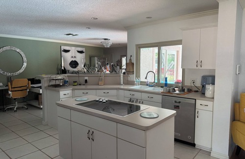 New Port Richey Casa | Charming 3-bedroom house with AC, WiFi in beautiful New Port Richey