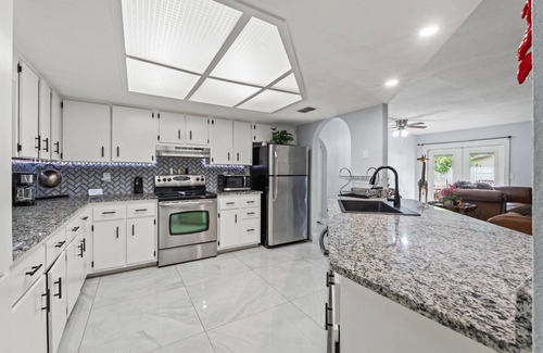 Port Richey Casa | Charming 3-bedroom house with AC, WiFi in amazing New Port Richey