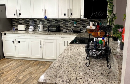 Park Lake Estates Casa | Charming 3-bedroom house in New Port Richey with WiFi, AC