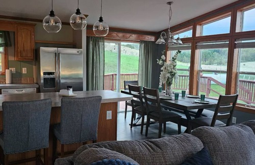 Richland Center Otro | Charming 3-bedroom farmhouse in rural Richland Area with hot tub and A/C