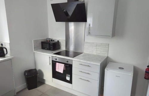 Wolverhampton Casa | Charming 3-Bedroom House in Wolverhampton! Prime Location!