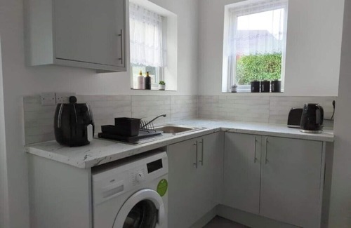 Wolverhampton Casa | Charming 3-Bedroom House in Wolverhampton! Prime Location!