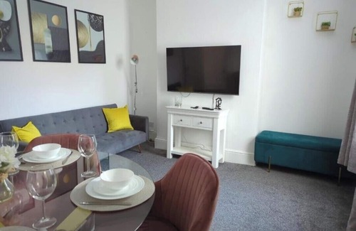 Wolverhampton Casa | Charming 3-Bedroom House in Wolverhampton! Prime Location!