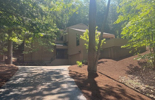 Birchwood Farms Casa | Charming 3-bedroom home located in beautiful Birchwood in Harbor Springs