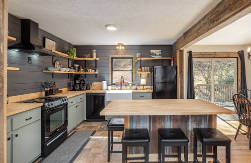 Hendersonville Casa | Charming 3-bedroom Mountain Escape in Hendersonville
