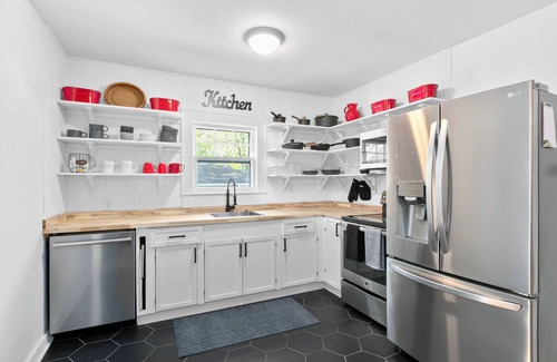 Sylvan Heights Casa | Charming 3-bedroom house with WiFi, AC in beautiful Hendersonville