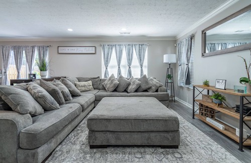 Lithia Springs Casa | Charming 3-bedroom house with AC, WiFi in terrific Lithia Springs