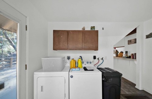 Trinity County Cabina | Charming 3-bedroom cabin with WiFi, AC in tranquil Trinity Center