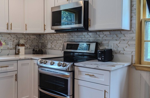 Upper Marlboro Apartamento | Charming 4-bedroom bed & breakfast with AC, WiFi in tranquil Upper Marlboro