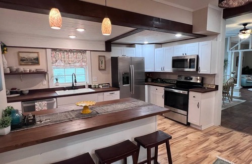 Willow Springs Casa | Charming 3-bedroom Craftsman house in delightful Willow Springs, MO