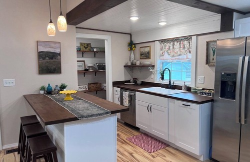 Willow Springs Casa | Charming 3-bedroom Craftsman house in delightful Willow Springs, MO