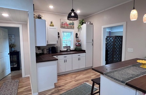 Willow Springs Casa | Charming 3-bedroom Craftsman house in delightful Willow Springs, MO