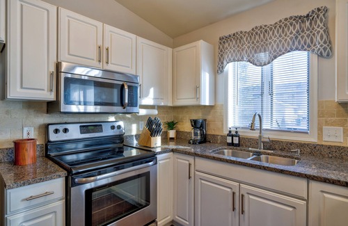 Village of Cottage Grove Casa | Charming 3-bedroom Duplex unit with WiFi in Cottage Grove
