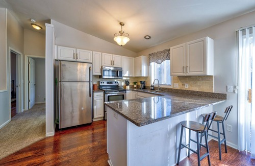 Village of Cottage Grove Casa | Charming 3-bedroom Duplex unit with WiFi in Cottage Grove