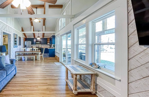 Lake Waccamaw Casa | Charming 3-bedroom house on enchanting Lake Waccamaw with AC