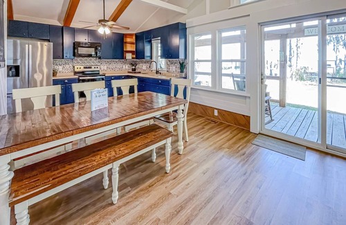 Lake Waccamaw Casa | Charming 3-bedroom house on enchanting Lake Waccamaw with AC