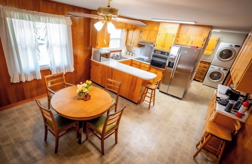Middle Valley Casa | Charming 3-bedroom house with AC,Hot Tub, WiFi, free coffee & family friendly