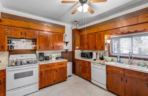 Niagara Falls Casa | Charming 3-bedroom house in gorgeous Niagara Falls with AC