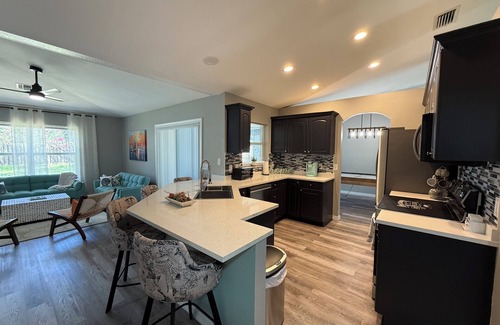 Port Saint Lucie Casa | Charming 3-bedroom house with AC, WiFi in welcoming Port St. Lucie