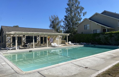 Scotts Valley Casa | Charming 3-bedroom townhome in Scotts Valley with AC, WiFi and a pool