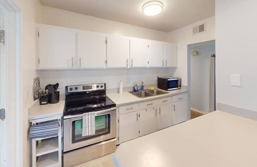 South Daytona Casa | Charming 3-bedroom house with WiFi and AC in sunny South Daytona