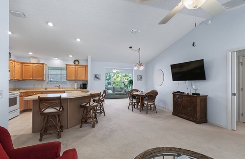 Lynnhaven Casa | Charming 3-Bedroom Retreat with Golf Cart – Explore The Villages in Style!