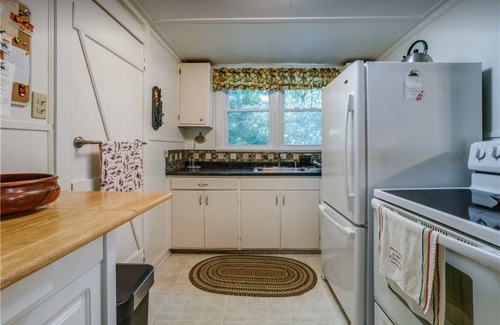 Pulteney Cabaña | Charming 3 bedroom, 1.5 bathroom cottage;WiFi, AC, steps to the water, dock slip