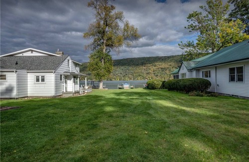 Pulteney Cabaña | Charming 3 bedroom, 1.5 bathroom cottage;WiFi, AC, steps to the water, dock slip