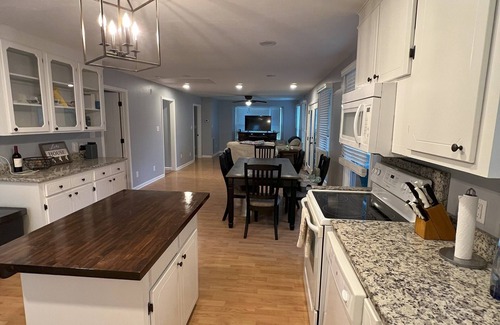 Chapin Casa | Charming 3-bedroom 2.5 bath house on the Beautiful Lake Murray with Dock