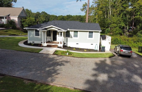 Chapin Casa | Charming 3-bedroom 2.5 bath house on the Beautiful Lake Murray with Dock