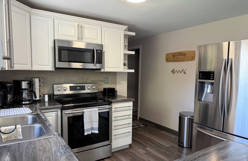 Baraboo Casa | Charming 3 Bedroom 2.5 bathroom finished basement, Huge yard and Charcoal grill