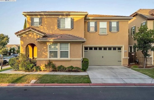 Lathrop Casa | Charming 3-bedroom 2.5-bath House in pleasant Mossdale Community of Lathrop, CA.