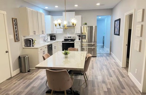 Terrell Casa | Charming 3-bedroom 2 bathroom house in Terrell with WiFi and AC