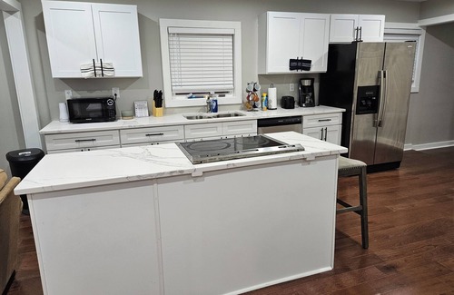 Birmingham Casa | Charming 3-bedroom 2 bathroom house with WiFi, AC in marvelous Birmingham..