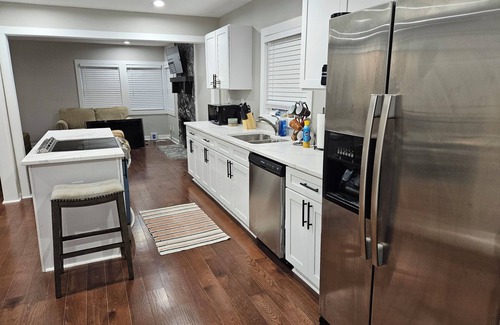 Birmingham Casa | Charming 3-bedroom 2 bathroom house with WiFi, AC in marvelous Birmingham..