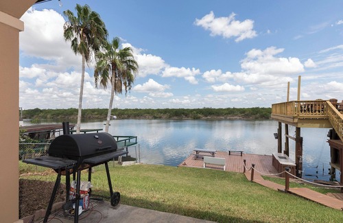 Arroyo City Casa | Amazing 3-bedroom 3- bathroom house with AC in Arroyo City on the water