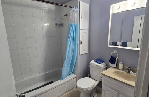 Brampton Casa | Charming 3 bedroom apartment close to Pearson Airport and all amenities