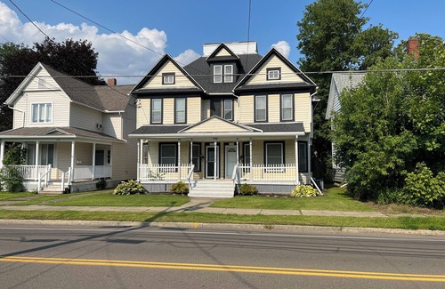 Corning Apartamento | Charming 3-bedroom apartment in Corning with WiFi, AC on Disc Golf Course