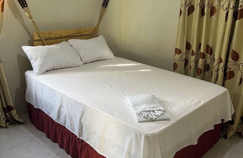 Gordon Town Cama Y Desayuno | Charming 3-bedroom B&B with AC, WiFi in St Andrew, Jamaica
