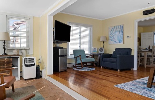 Portsmouth Cabaña | Charming 3 Bedroom Beach Cottage near Newport RI!