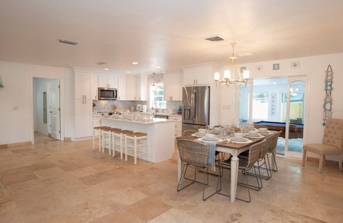 South Gate Ridge Casa | Charming 3-bedroom beach house in enchanting Sarasota only 8 minutes to Siesta