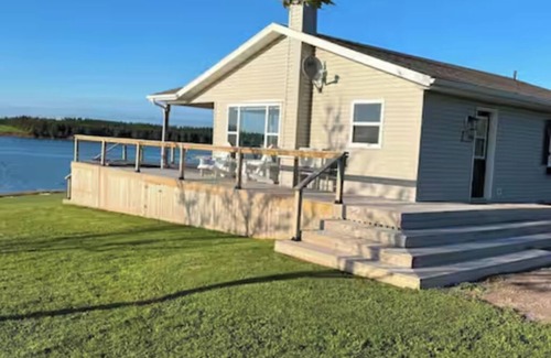 Clinton Cabaña | Charming 3-bedroom cottage in serene New London with AC, WiFi