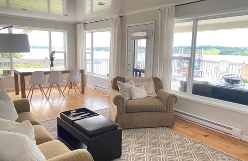 Clinton Cabaña | Charming 3-bedroom cottage in serene New London with AC, WiFi