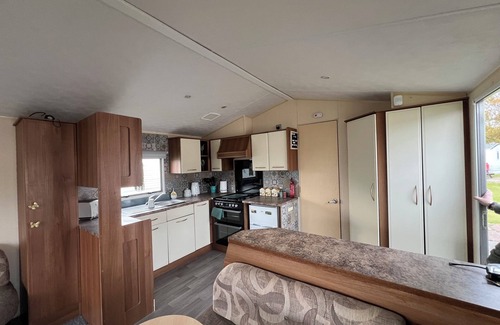 Morecambe Casa | Charming 3-bedroom caravan with AC, WiFi in fantastic Morecambe