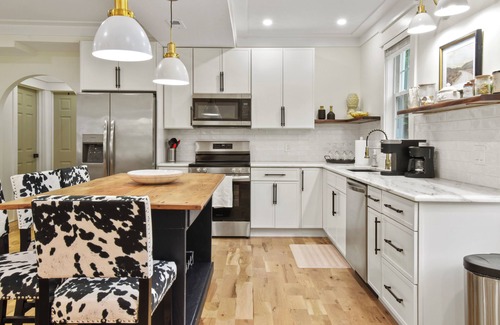 Berryville Cabaña | Charming 3-bedroom cottage in farm & wine country