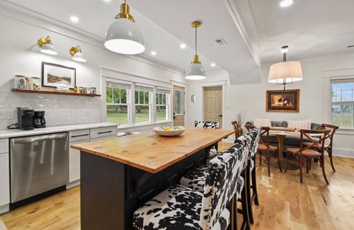 Berryville Cabaña | Charming 3-bedroom cottage in farm & wine country
