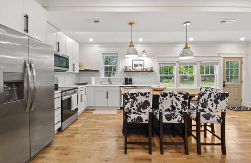 Berryville Cabaña | Charming 3-bedroom cottage in farm & wine country