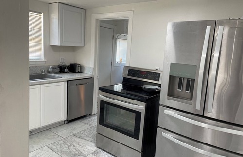 Farmington Casa | Charming 3-bedroom Calacatta Marble house in serene Farmington CA with WiFi, AC